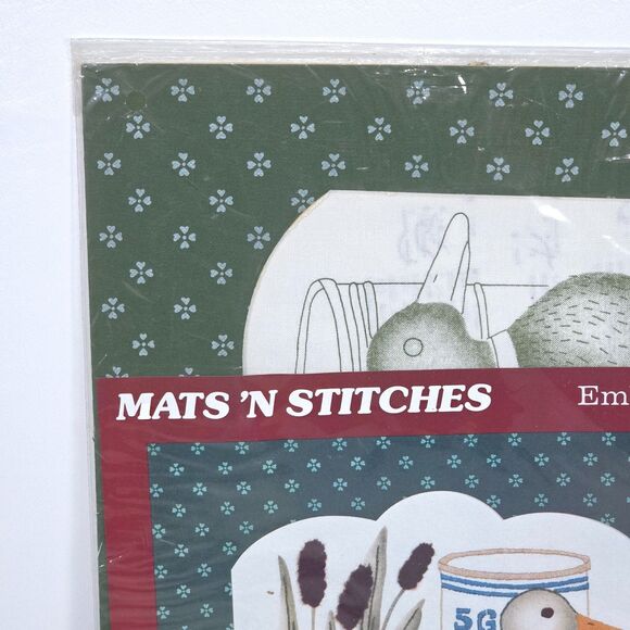 LynnCraft Mats N Stitches Duck Embroidery Kit 50‑621 12x9‎ Silk Screened USA - Picture 2 of 7